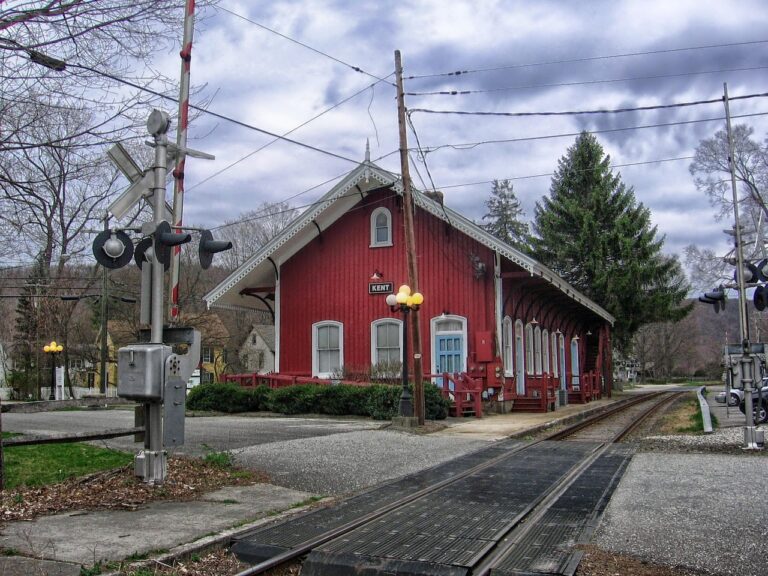 kent, nature, connecticut, station, train, depot, railroad, railway, town, track, tracks, sky, clouds, outside, trees, architecture, village-114312.jpg
