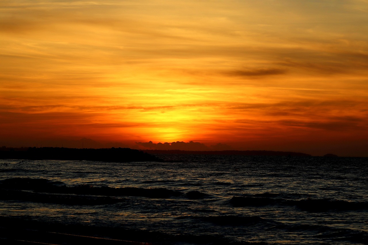 sea, ocean, nature, indian ocean, landscape, clouds, sunset, dusk, destination, beach-7100770.jpg